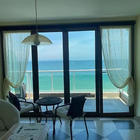 Beachfront Apartman *
