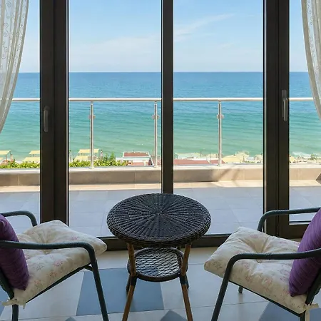 Beachfront Lejlighed
